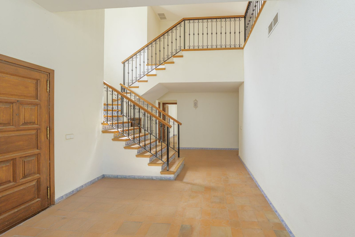 Se vende Villa - Chalet de 6 dormitorios en Costa Del Sol, Cadiz, España