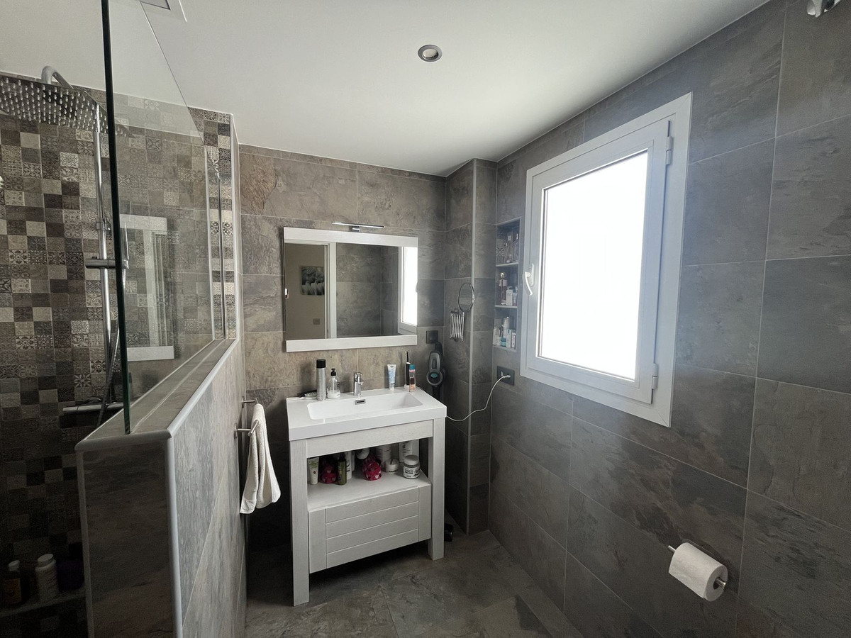 3 Bed Apartment for sale in Estepona Costa Del Sol, Málaga, Spain