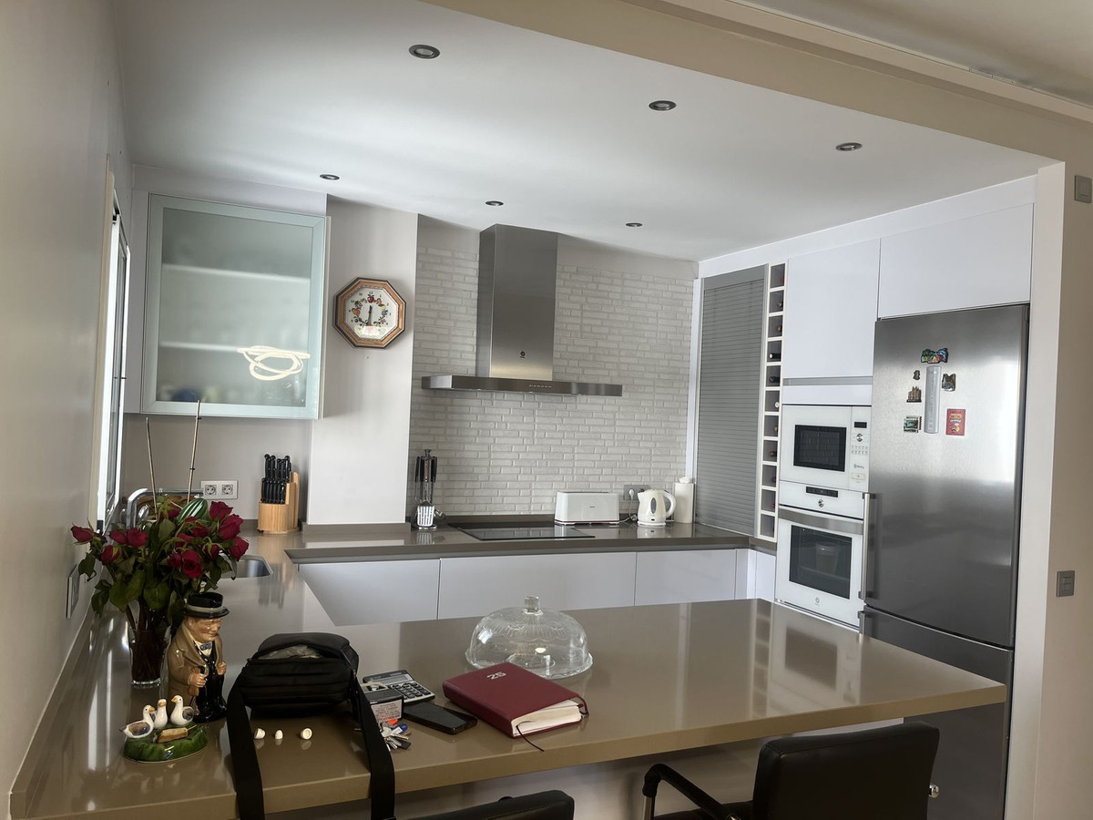 3 Bed Apartment for sale in Estepona Costa Del Sol, Málaga, Spain