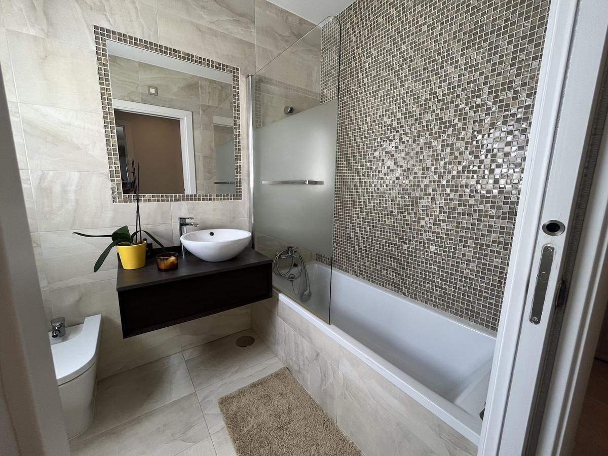 3 Bed Apartment for sale in Estepona Costa Del Sol, Málaga, Spain