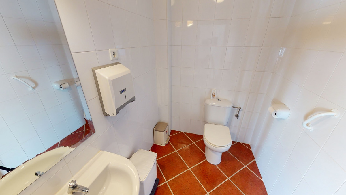 Se vende Villa - Chalet de 7 dormitorios en Costa Del Sol East, Málaga, España