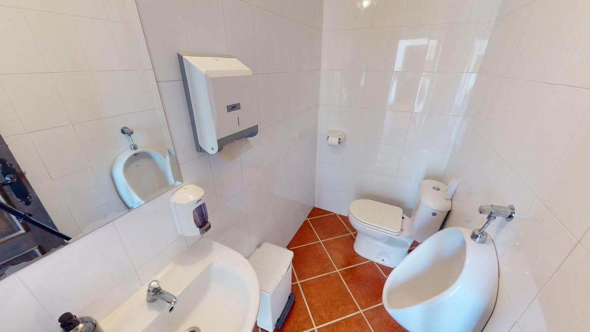 Se vende Villa - Chalet de 7 dormitorios en Costa Del Sol East, Málaga, España