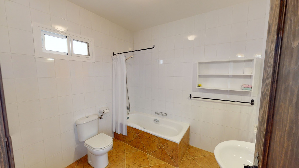 Se vende Villa - Chalet de 7 dormitorios en Costa Del Sol East, Málaga, España