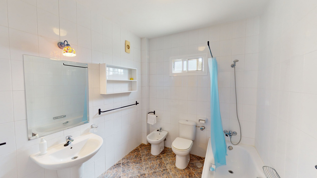 Se vende Villa - Chalet de 7 dormitorios en Costa Del Sol East, Málaga, España