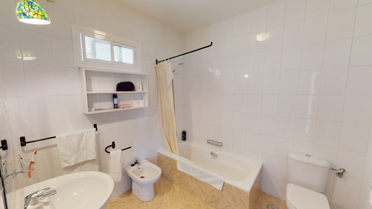 Se vende Villa - Chalet de 7 dormitorios en Costa Del Sol East, Málaga, España