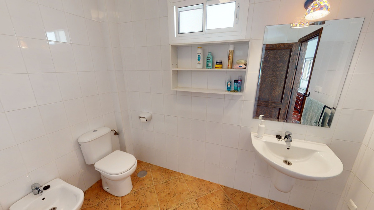 Se vende Villa - Chalet de 7 dormitorios en Costa Del Sol East, Málaga, España