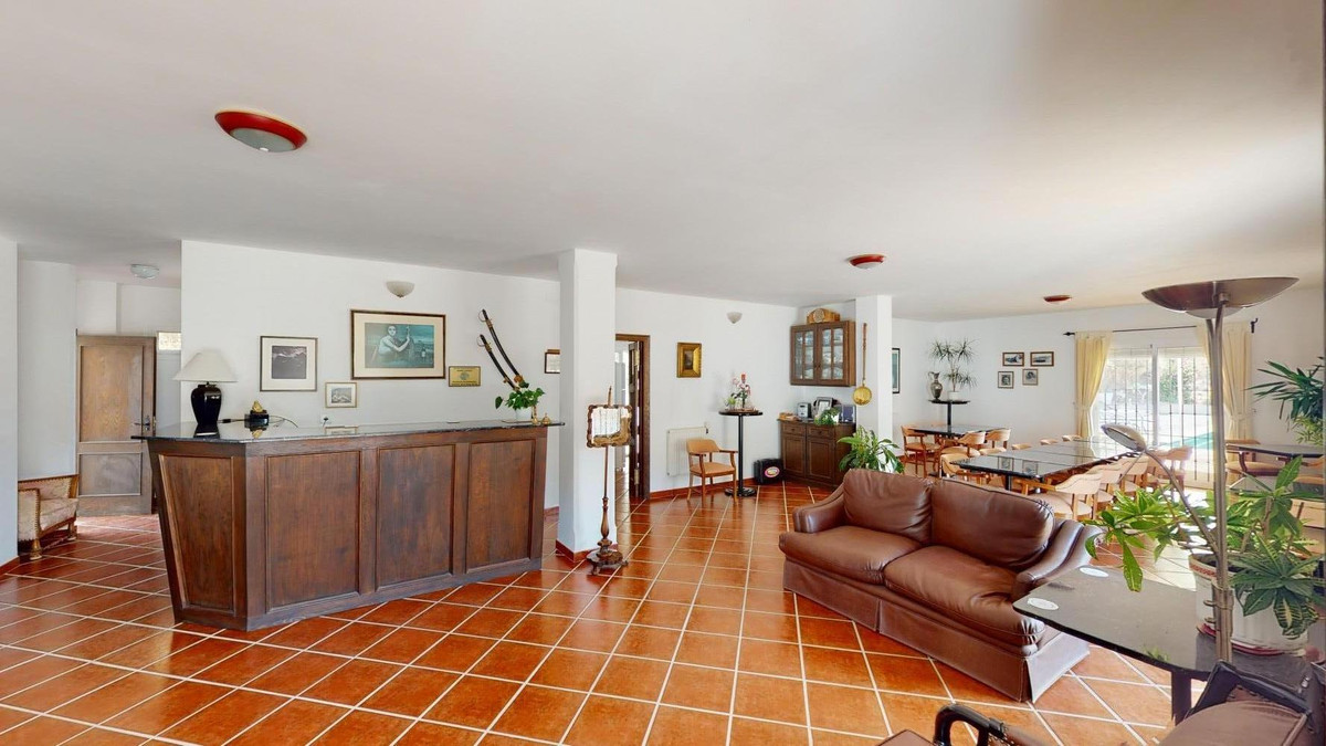 Se vende Villa - Chalet de 7 dormitorios en Costa Del Sol East, Málaga, España