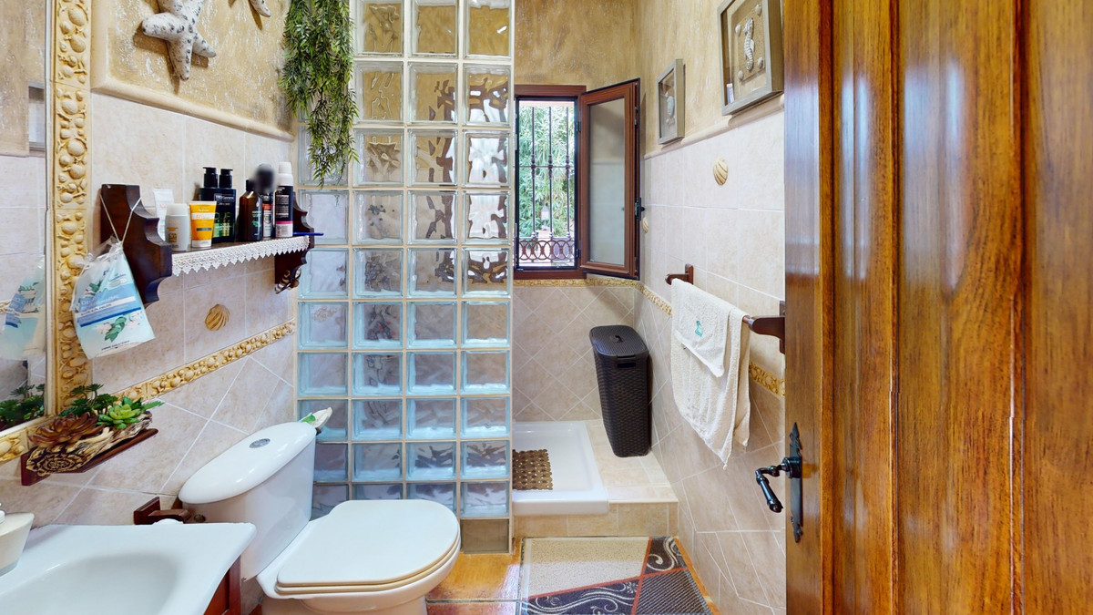 Se vende Villa - Chalet de 3 dormitorios en Costa Del Sol East, Málaga, España