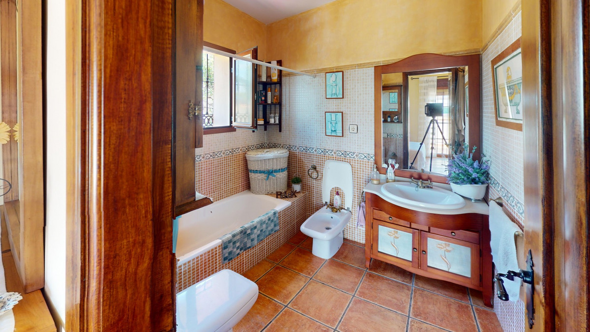Se vende Villa - Chalet de 3 dormitorios en Costa Del Sol East, Málaga, España