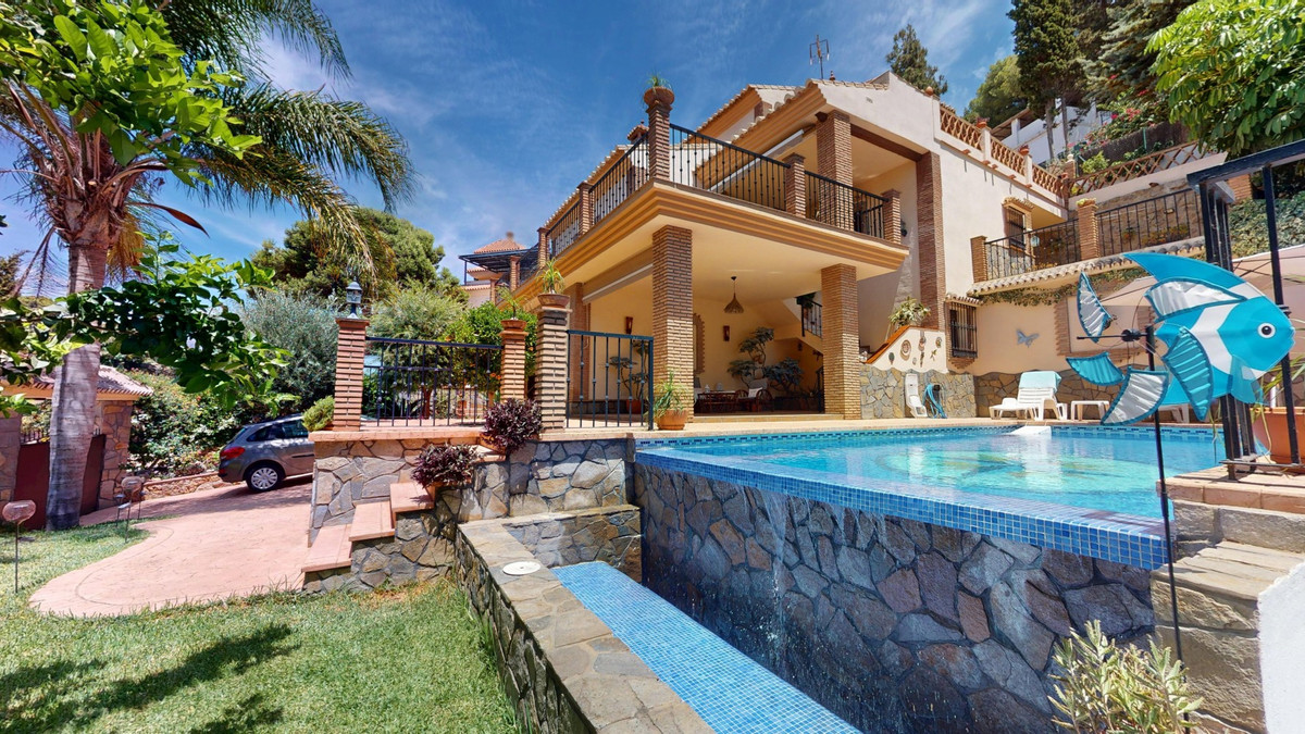 Se vende Villa - Chalet de 3 dormitorios en Costa Del Sol East, Málaga, España