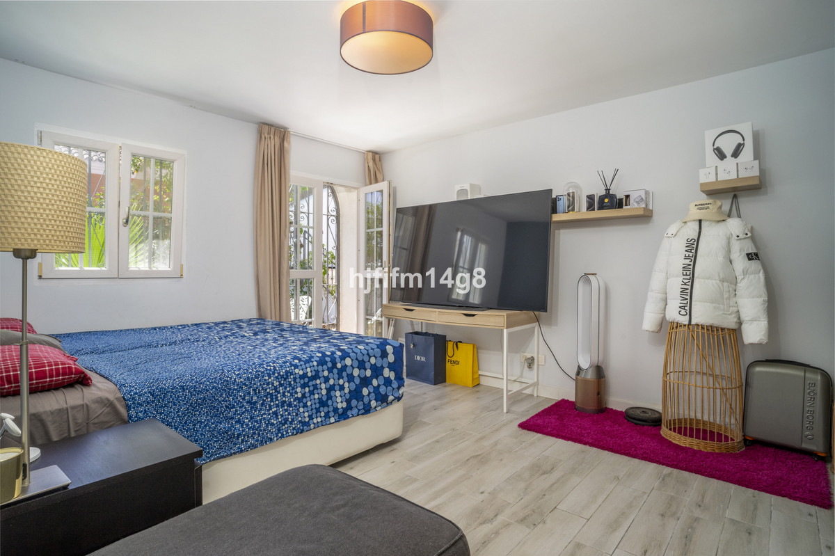 4 Bed Townhouse for sale in Nueva Andalucía Costa Del Sol, Málaga, Spain