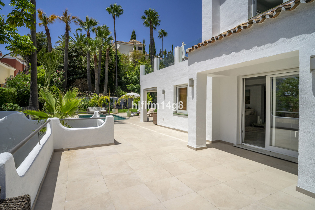 4 Bed Townhouse for sale in Nueva Andalucía Costa Del Sol, Málaga, Spain