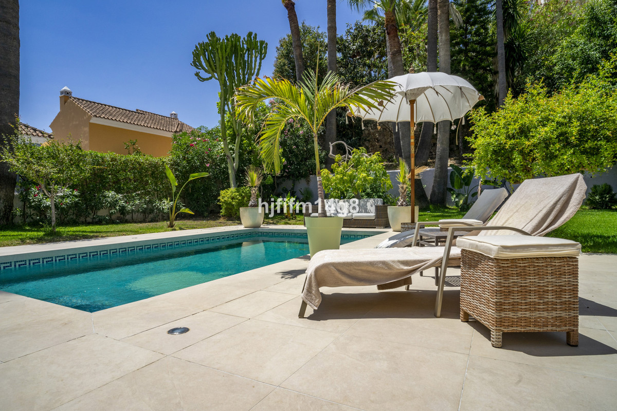 4 Bed Townhouse for sale in Nueva Andalucía Costa Del Sol, Málaga, Spain