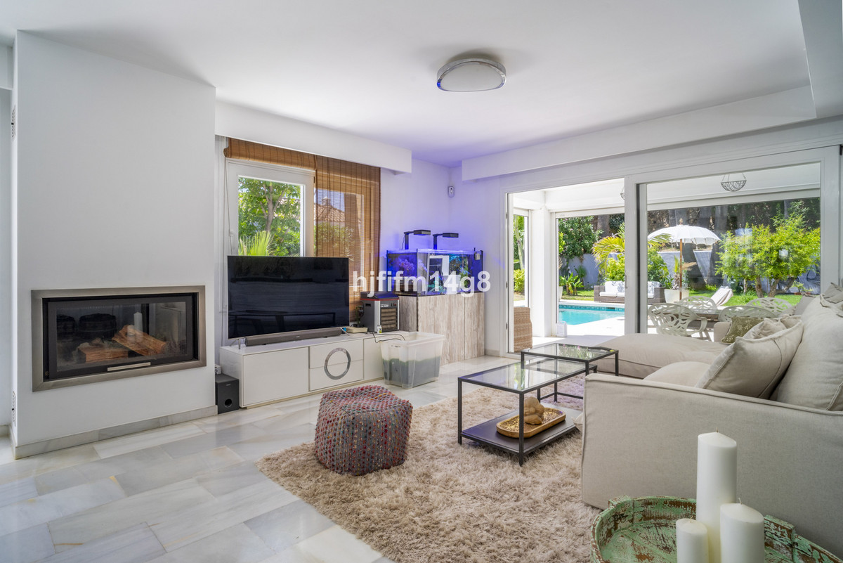 4 Bed Townhouse for sale in Nueva Andalucía Costa Del Sol, Málaga, Spain