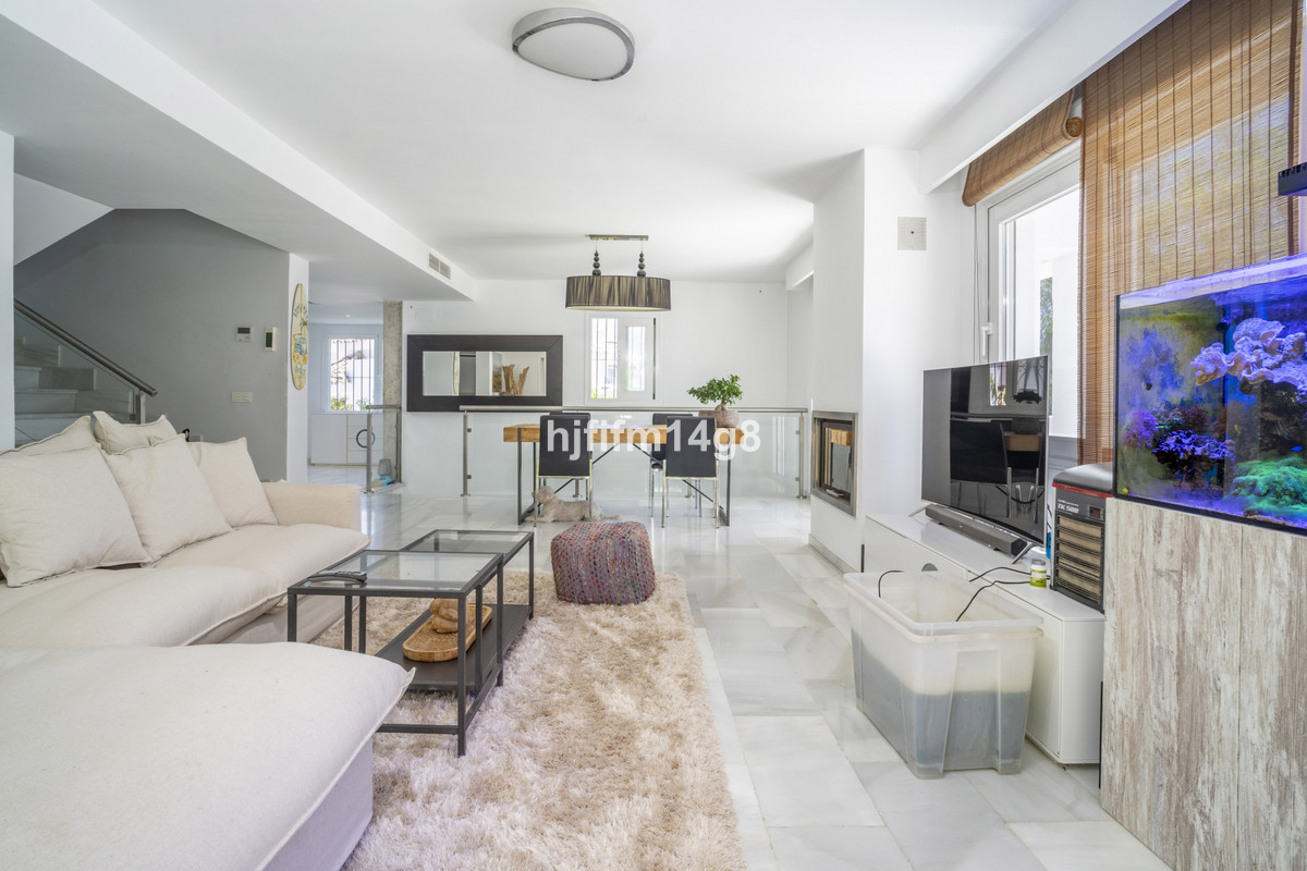 4 Bed Townhouse for sale in Nueva Andalucía Costa Del Sol, Málaga, Spain