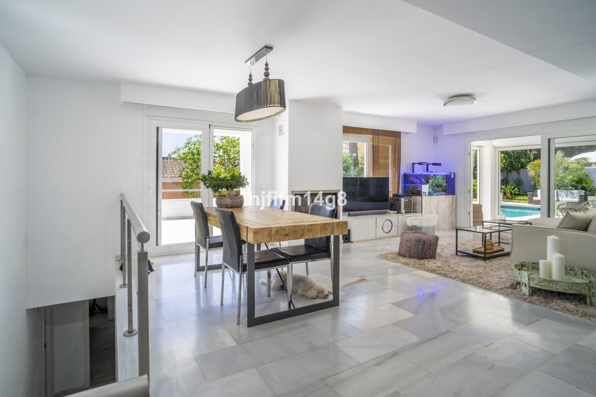 4 Bed Townhouse for sale in Nueva Andalucía Costa Del Sol, Málaga, Spain
