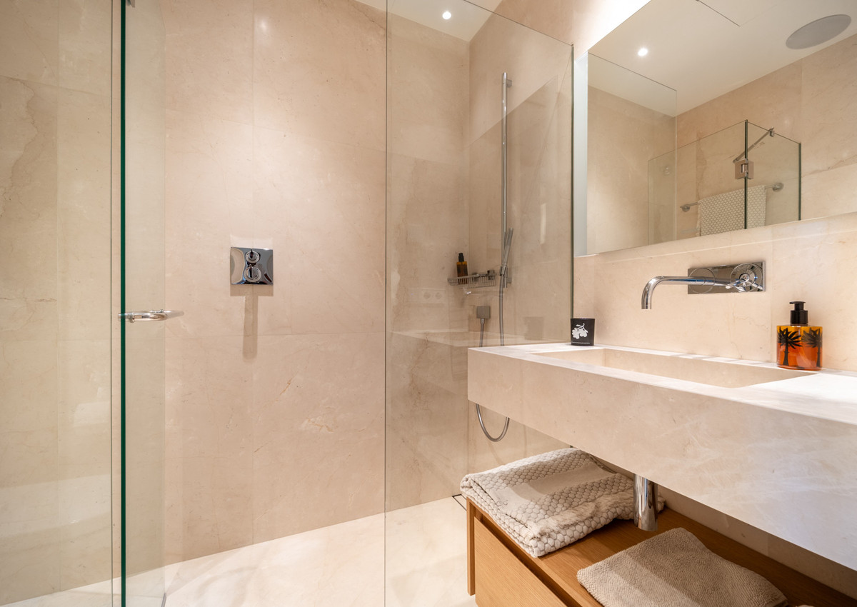 3 Bed Apartment for sale in La Quinta Costa Del Sol, Málaga, Spain