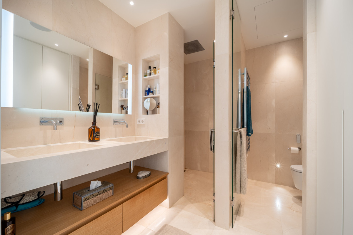 3 Bed Apartment for sale in La Quinta Costa Del Sol, Málaga, Spain