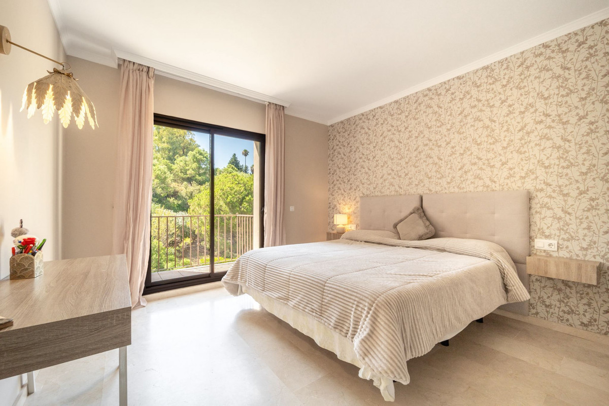 3 Bed Apartment for sale in La Quinta Costa Del Sol, Málaga, Spain