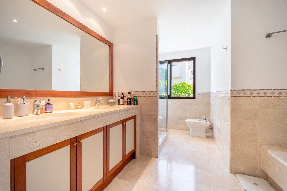 3 Bed Apartment for sale in La Quinta Costa Del Sol, Málaga, Spain