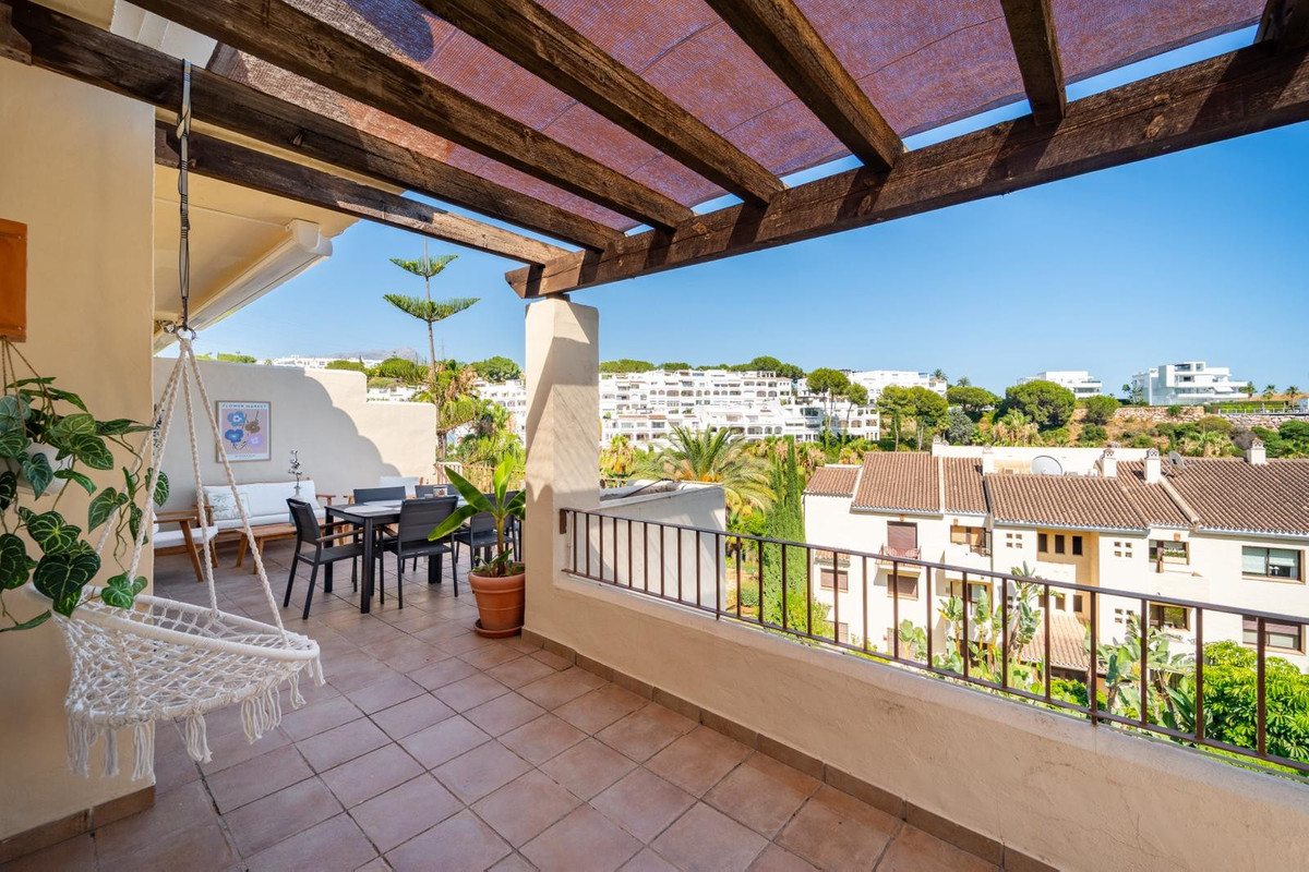 3 Bed Apartment for sale in La Quinta Costa Del Sol, Málaga, Spain