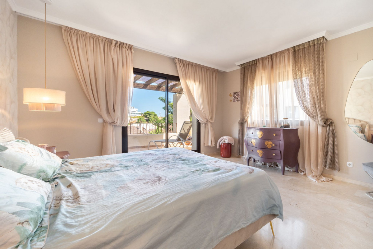 3 Bed Apartment for sale in La Quinta Costa Del Sol, Málaga, Spain