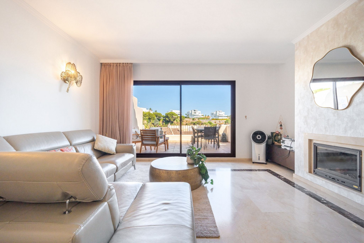 3 Bed Apartment for sale in La Quinta Costa Del Sol, Málaga, Spain