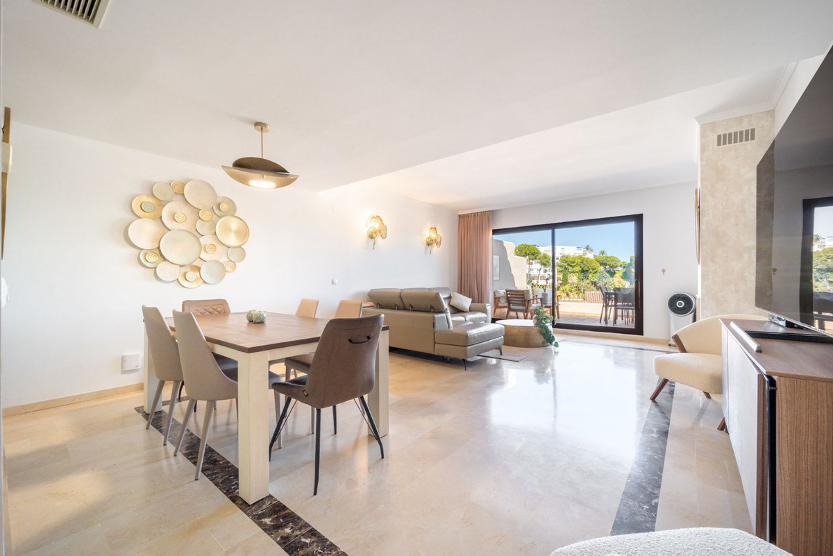 3 Bed Apartment for sale in La Quinta Costa Del Sol, Málaga, Spain