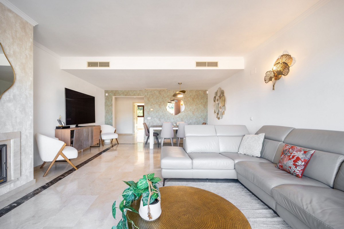 3 Bed Apartment for sale in La Quinta Costa Del Sol, Málaga, Spain
