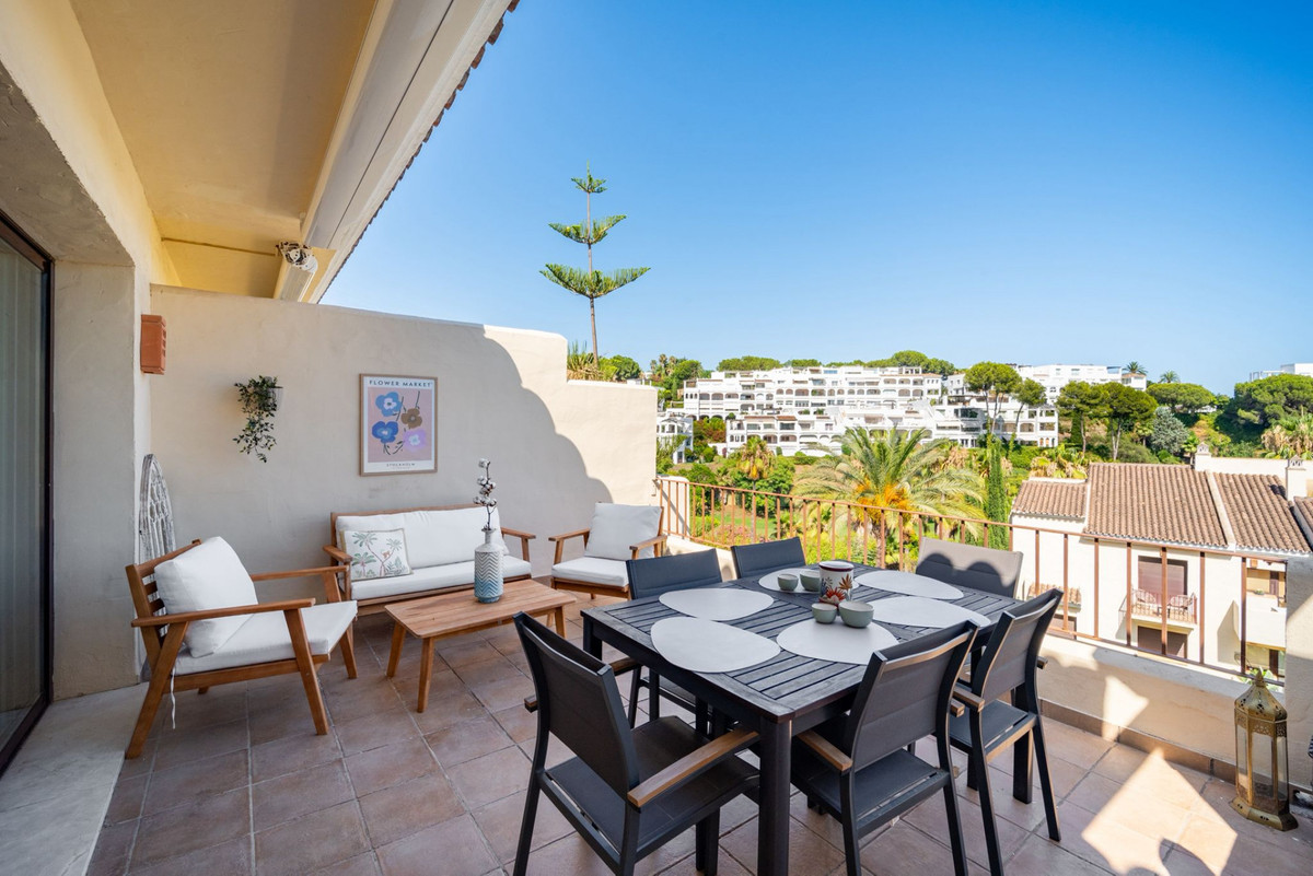 3 Bed Apartment for sale in La Quinta Costa Del Sol, Málaga, Spain