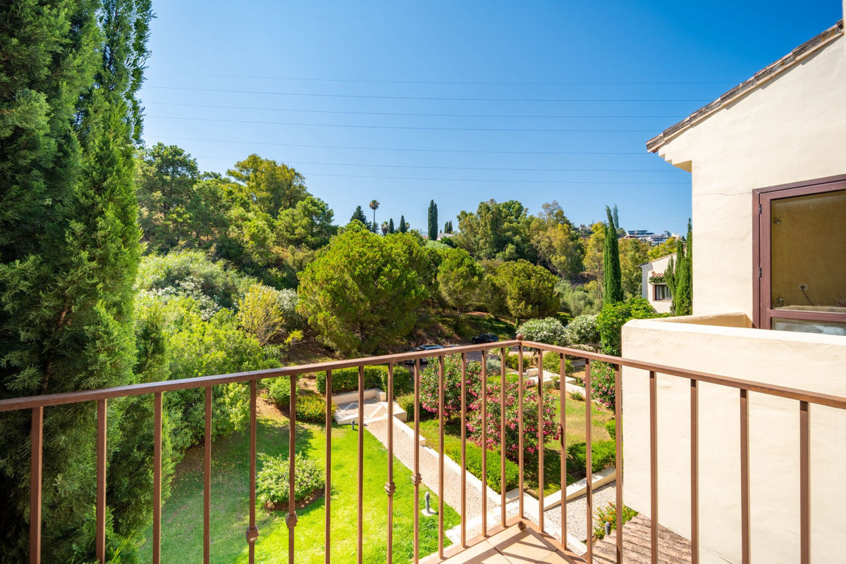 3 Bed Apartment for sale in La Quinta Costa Del Sol, Málaga, Spain