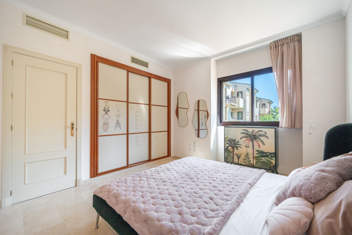 3 Bed Apartment for sale in La Quinta Costa Del Sol, Málaga, Spain