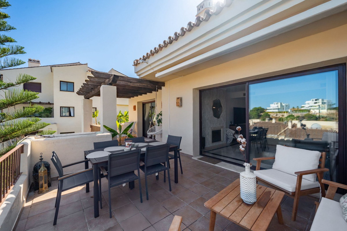 3 Bed Apartment for sale in La Quinta Costa Del Sol, Málaga, Spain