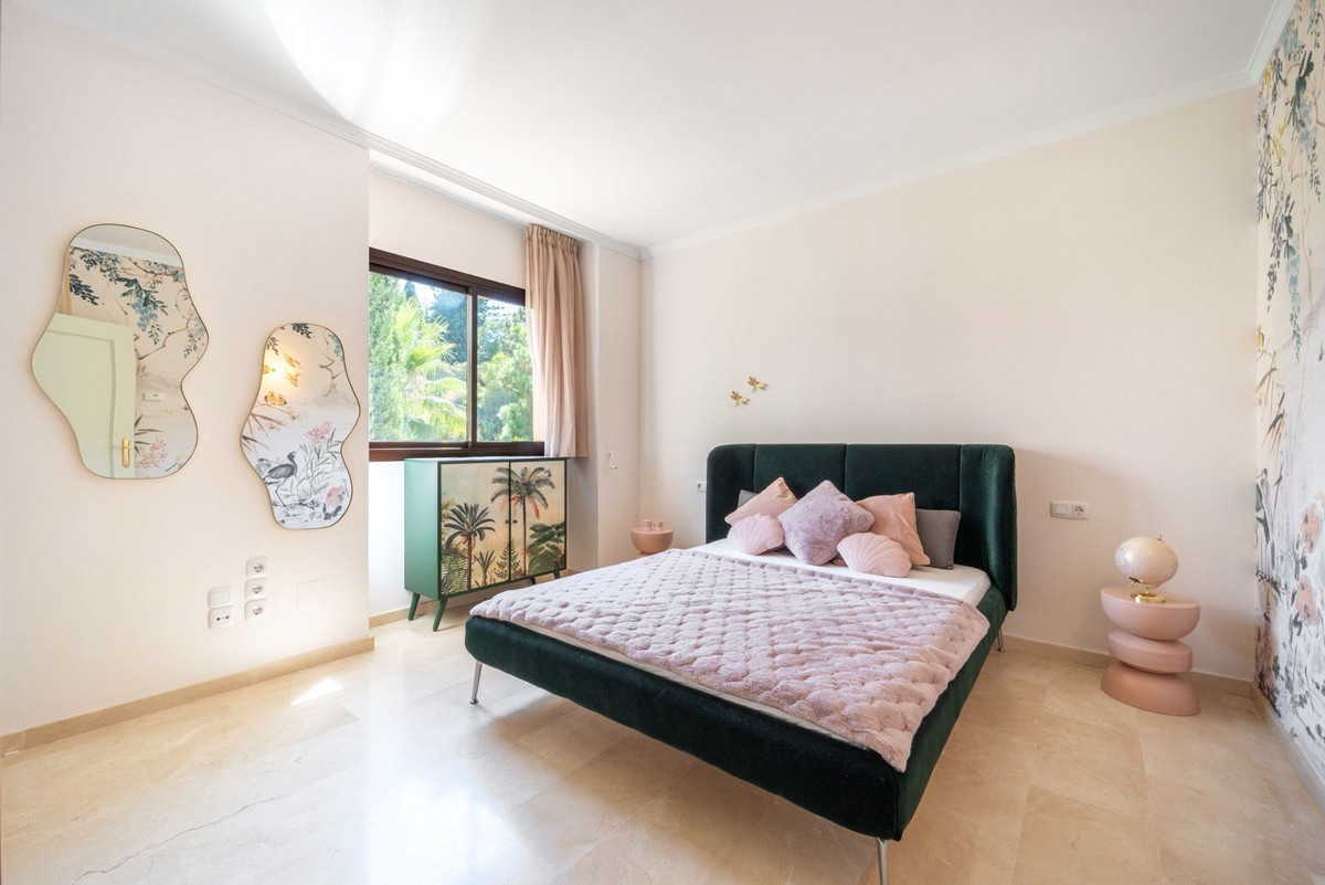 3 Bed Apartment for sale in La Quinta Costa Del Sol, Málaga, Spain