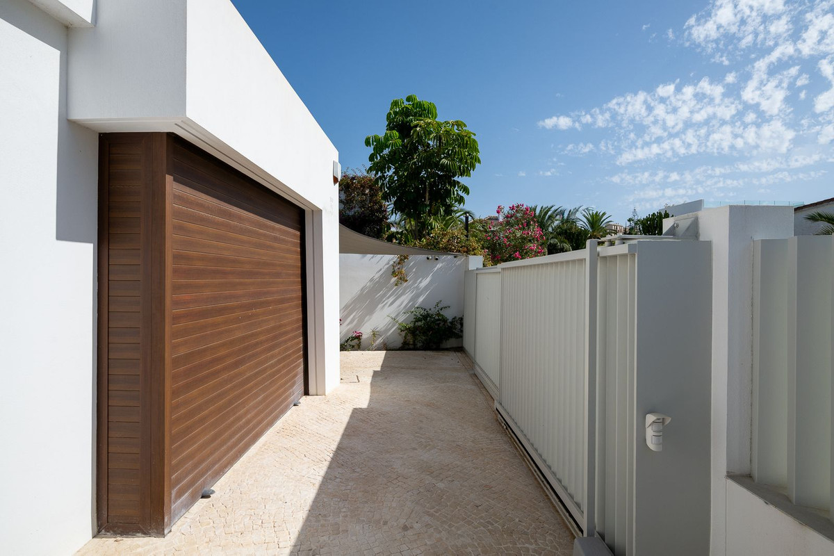 Se vende Villa - Chalet de 6 dormitorios en Costa Del Sol, Málaga, España