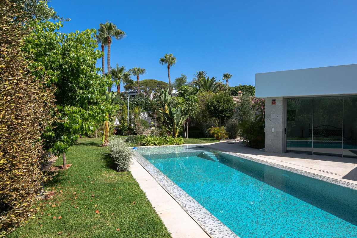 Se vende Villa - Chalet de 6 dormitorios en Costa Del Sol, Málaga, España