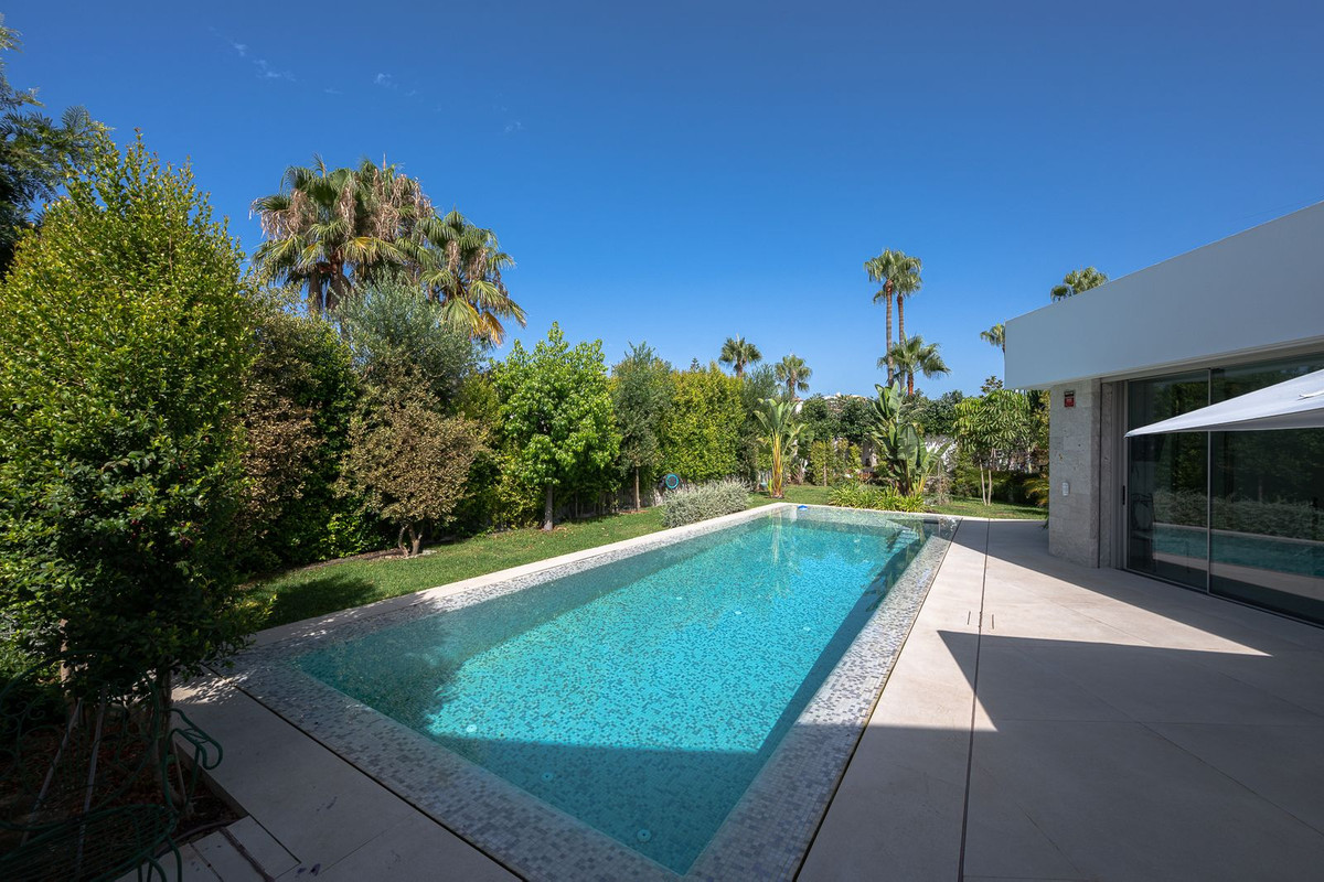Se vende Villa - Chalet de 6 dormitorios en Costa Del Sol, Málaga, España