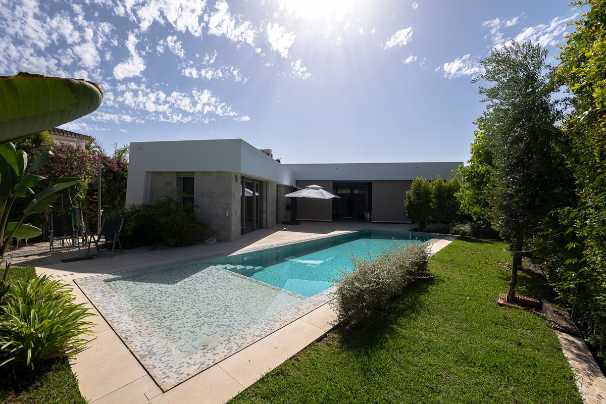 Se vende Villa - Chalet de 6 dormitorios en Costa Del Sol, Málaga, España
