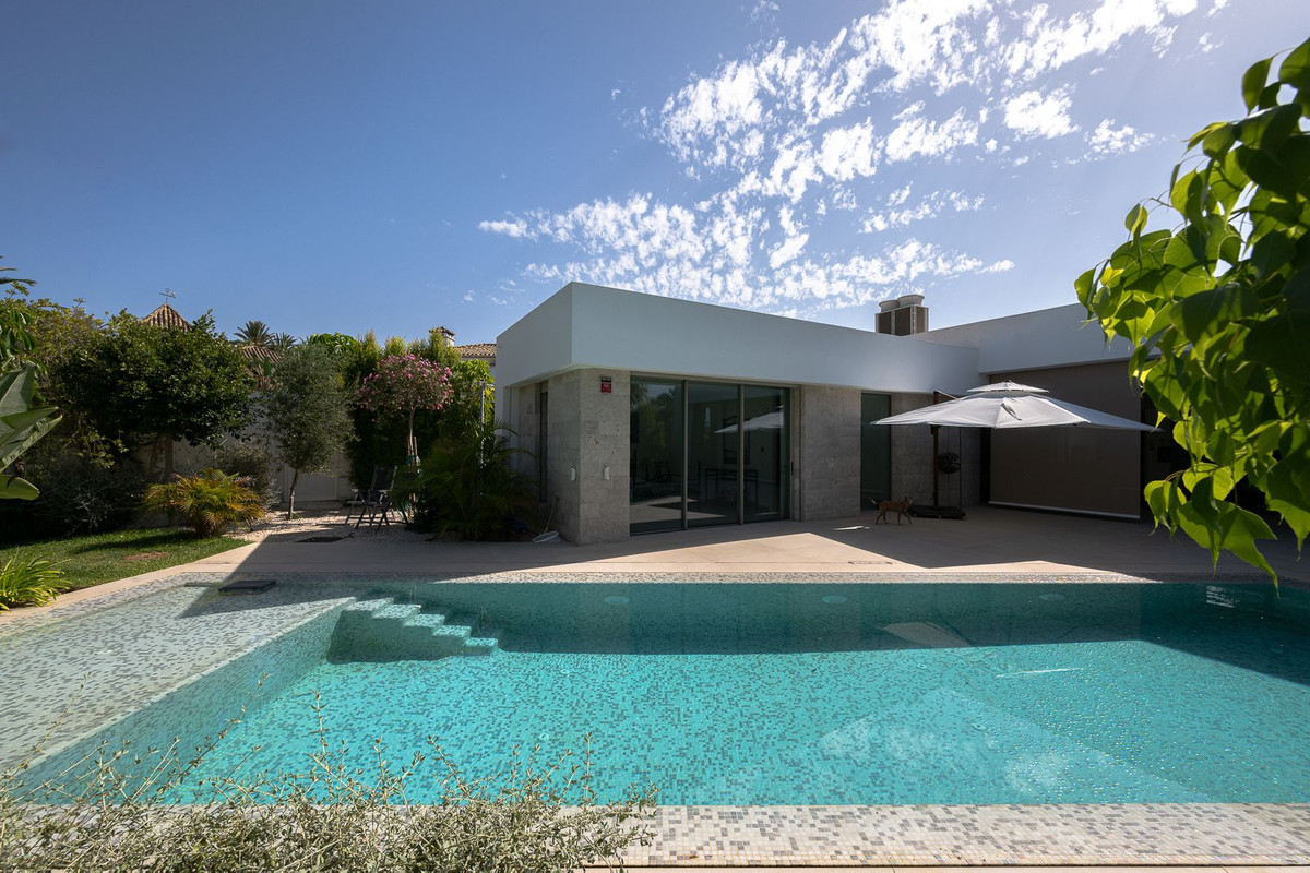 Se vende Villa - Chalet de 6 dormitorios en Costa Del Sol, Málaga, España