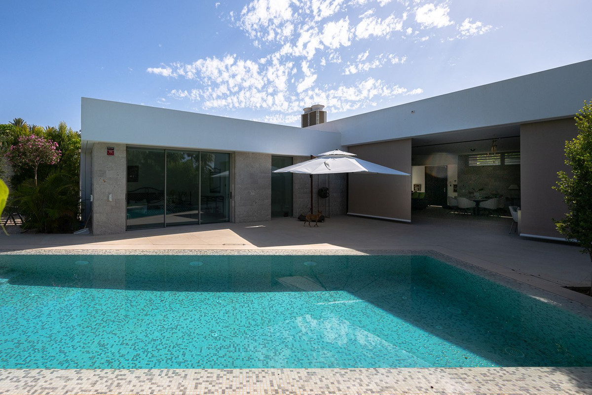 Se vende Villa - Chalet de 6 dormitorios en Costa Del Sol, Málaga, España