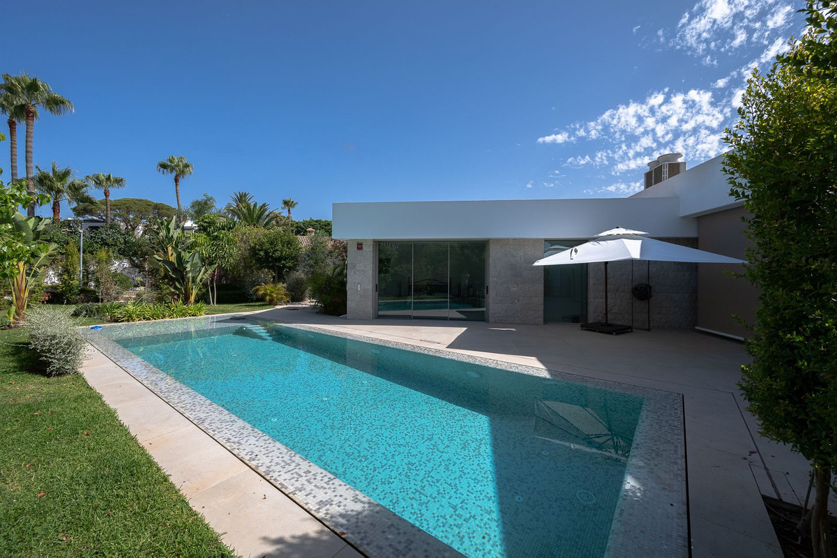 Se vende Villa - Chalet de 6 dormitorios en Costa Del Sol, Málaga, España
