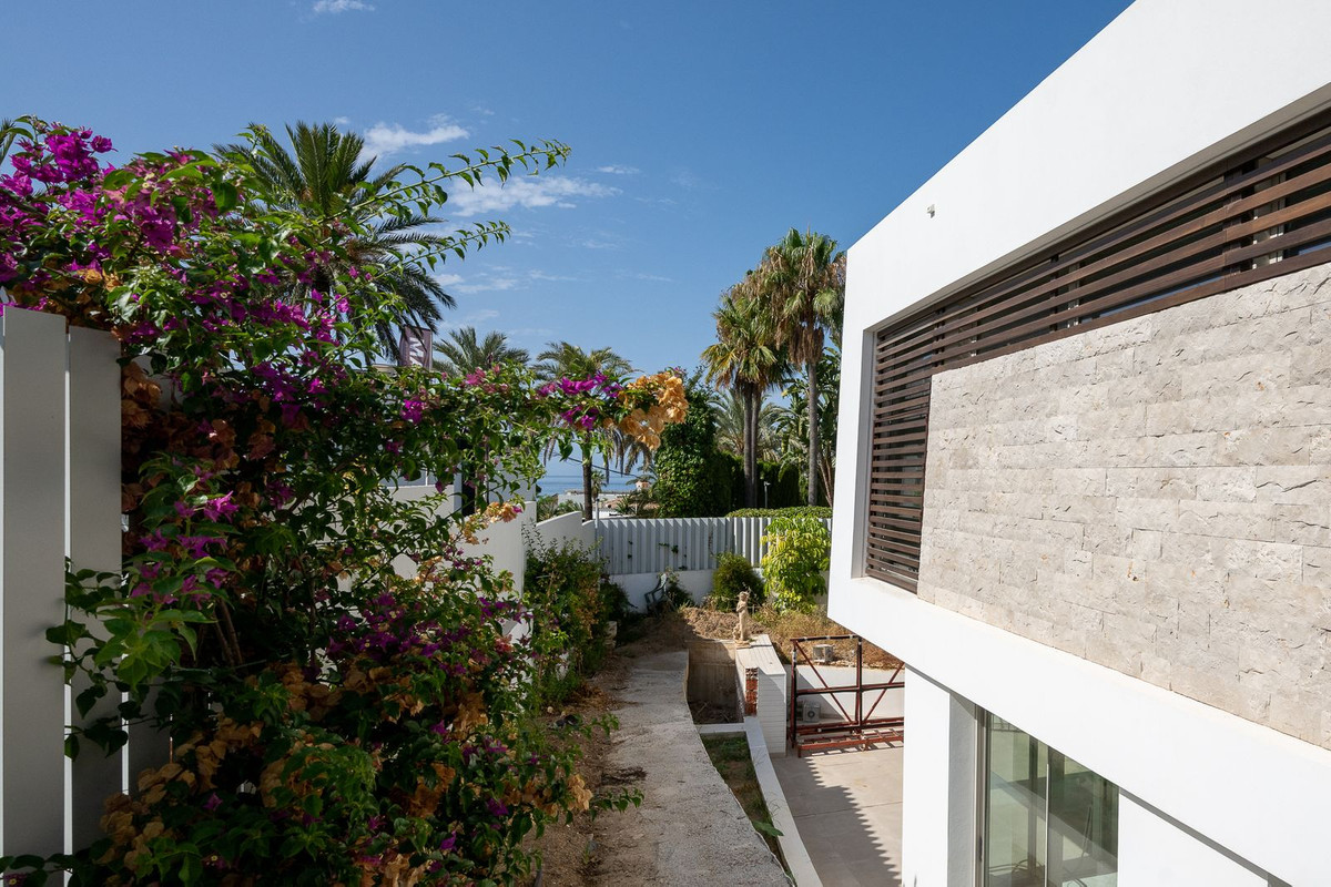 Se vende Villa - Chalet de 6 dormitorios en Costa Del Sol, Málaga, España