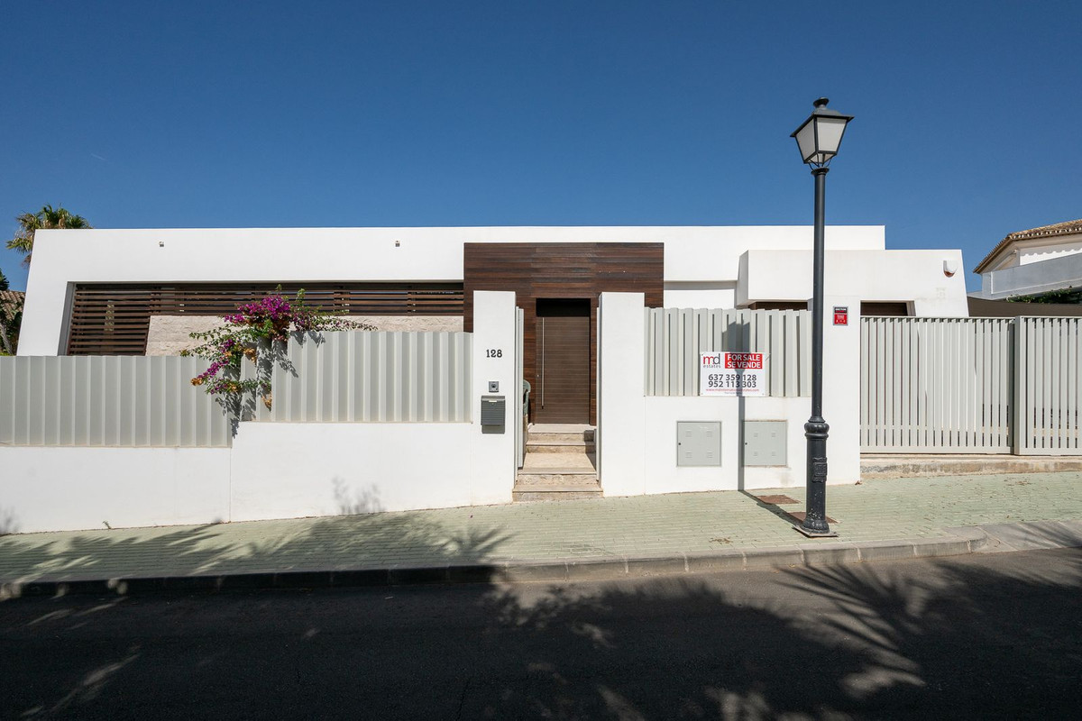 Se vende Villa - Chalet de 6 dormitorios en Costa Del Sol, Málaga, España