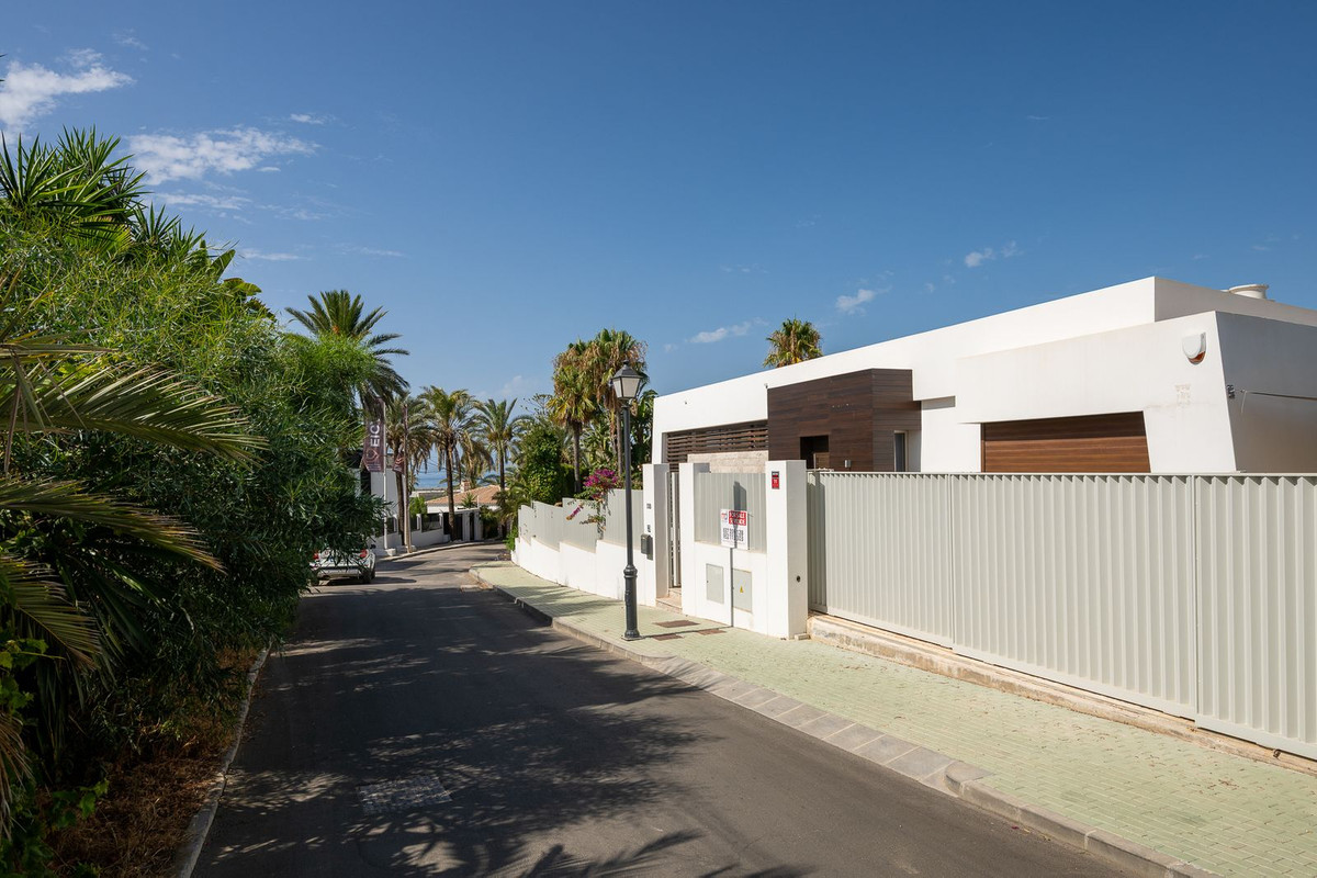 Se vende Villa - Chalet de 6 dormitorios en Costa Del Sol, Málaga, España