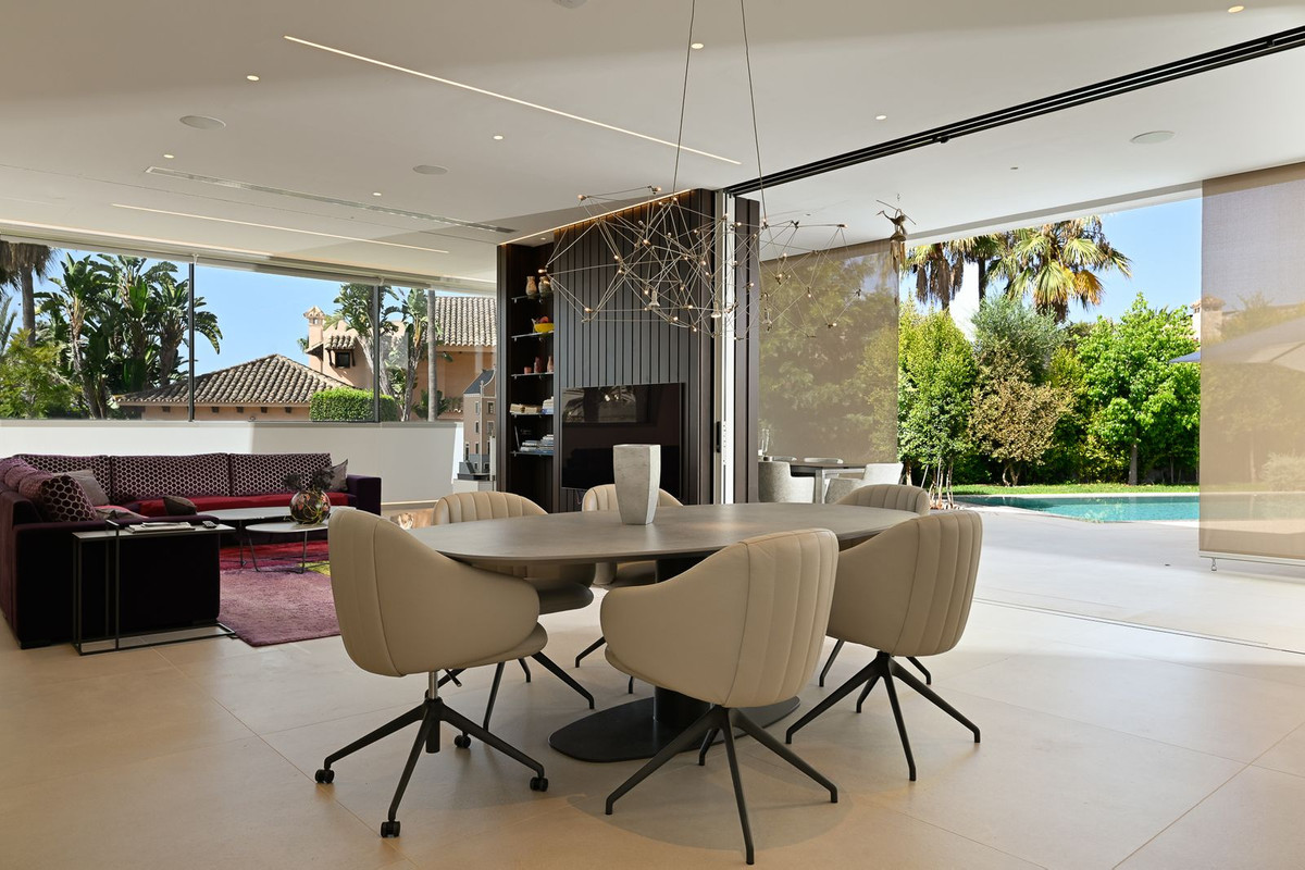 Se vende Villa - Chalet de 6 dormitorios en Costa Del Sol, Málaga, España