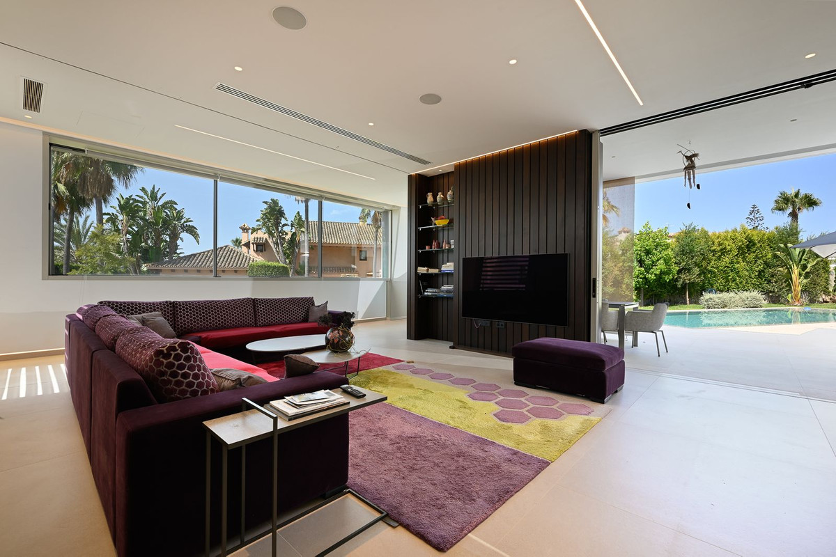 Se vende Villa - Chalet de 6 dormitorios en Costa Del Sol, Málaga, España