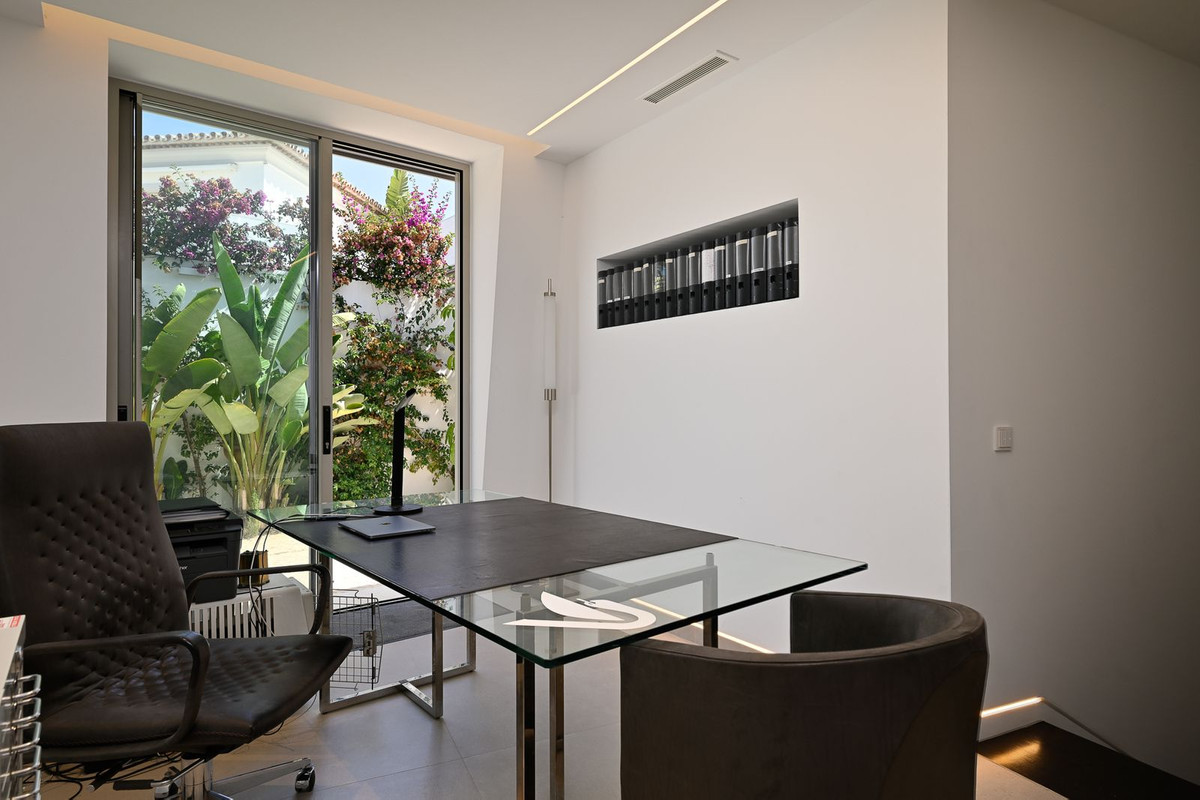 Se vende Villa - Chalet de 6 dormitorios en Costa Del Sol, Málaga, España