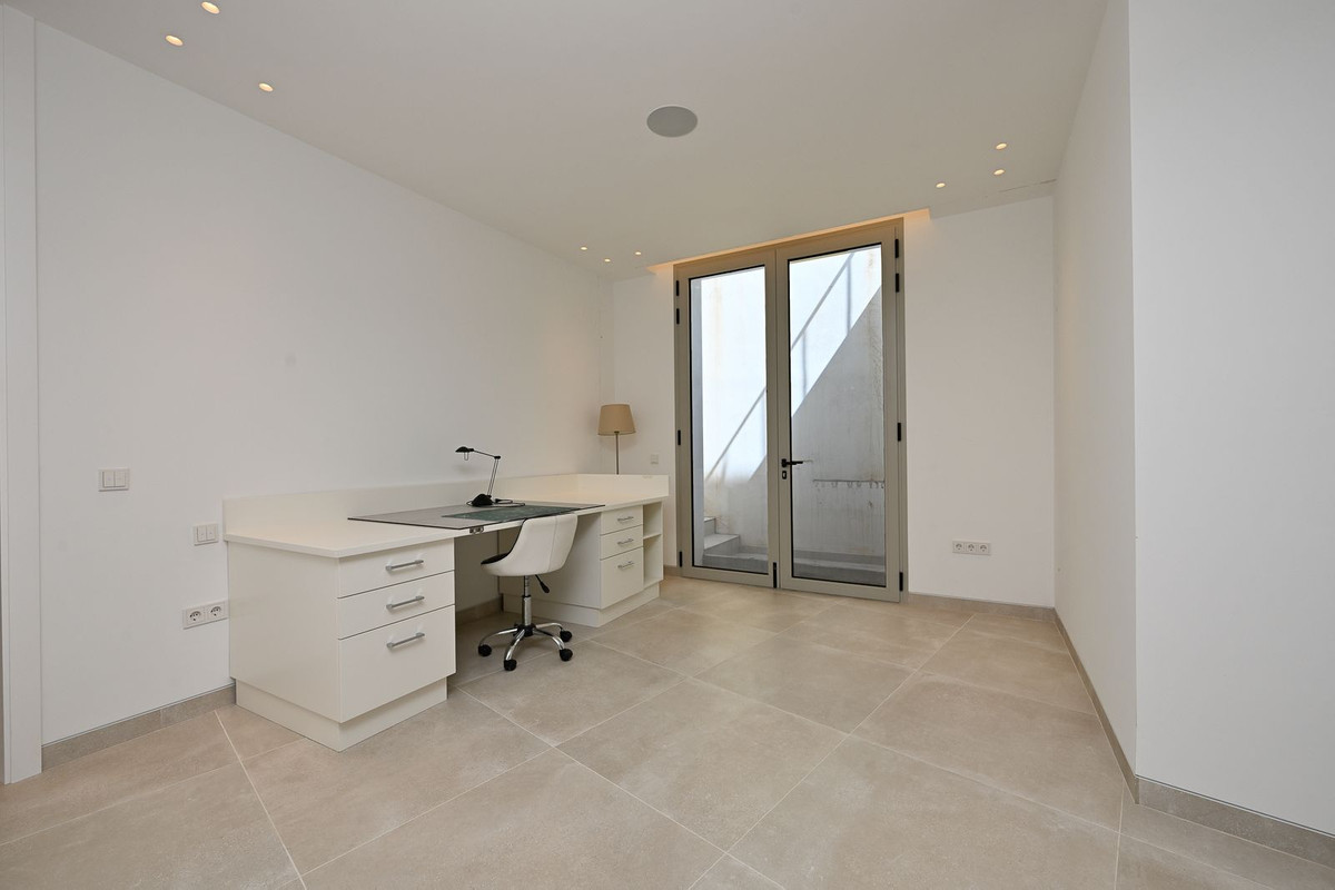 Se vende Villa - Chalet de 6 dormitorios en Costa Del Sol, Málaga, España
