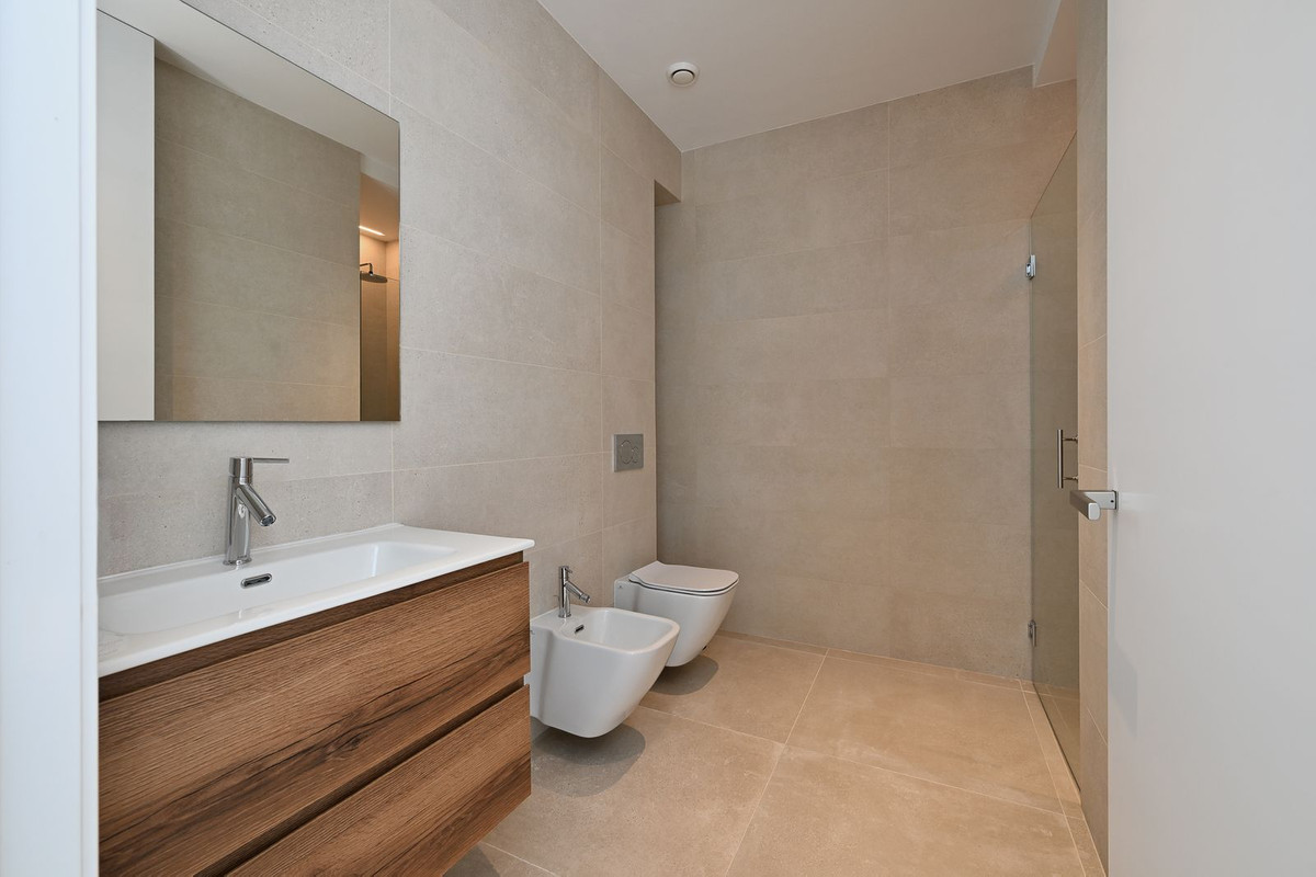 Se vende Villa - Chalet de 6 dormitorios en Costa Del Sol, Málaga, España