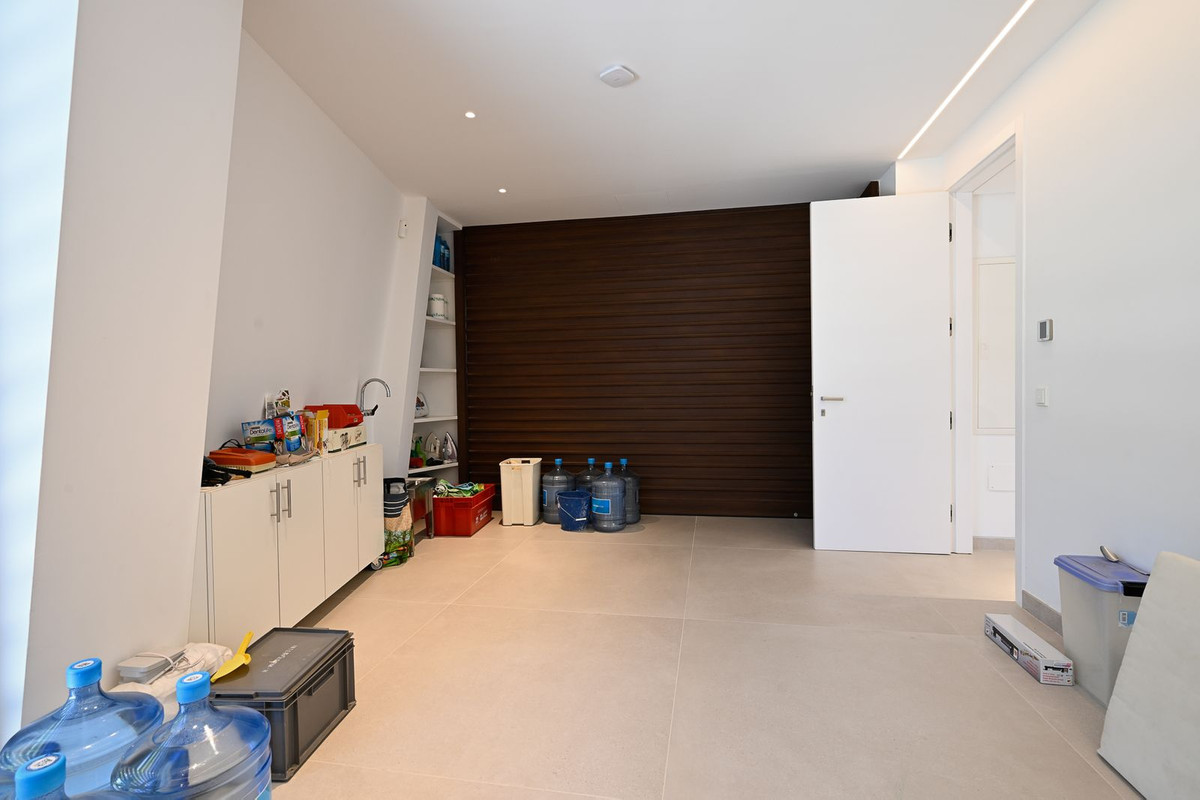 Se vende Villa - Chalet de 6 dormitorios en Costa Del Sol, Málaga, España